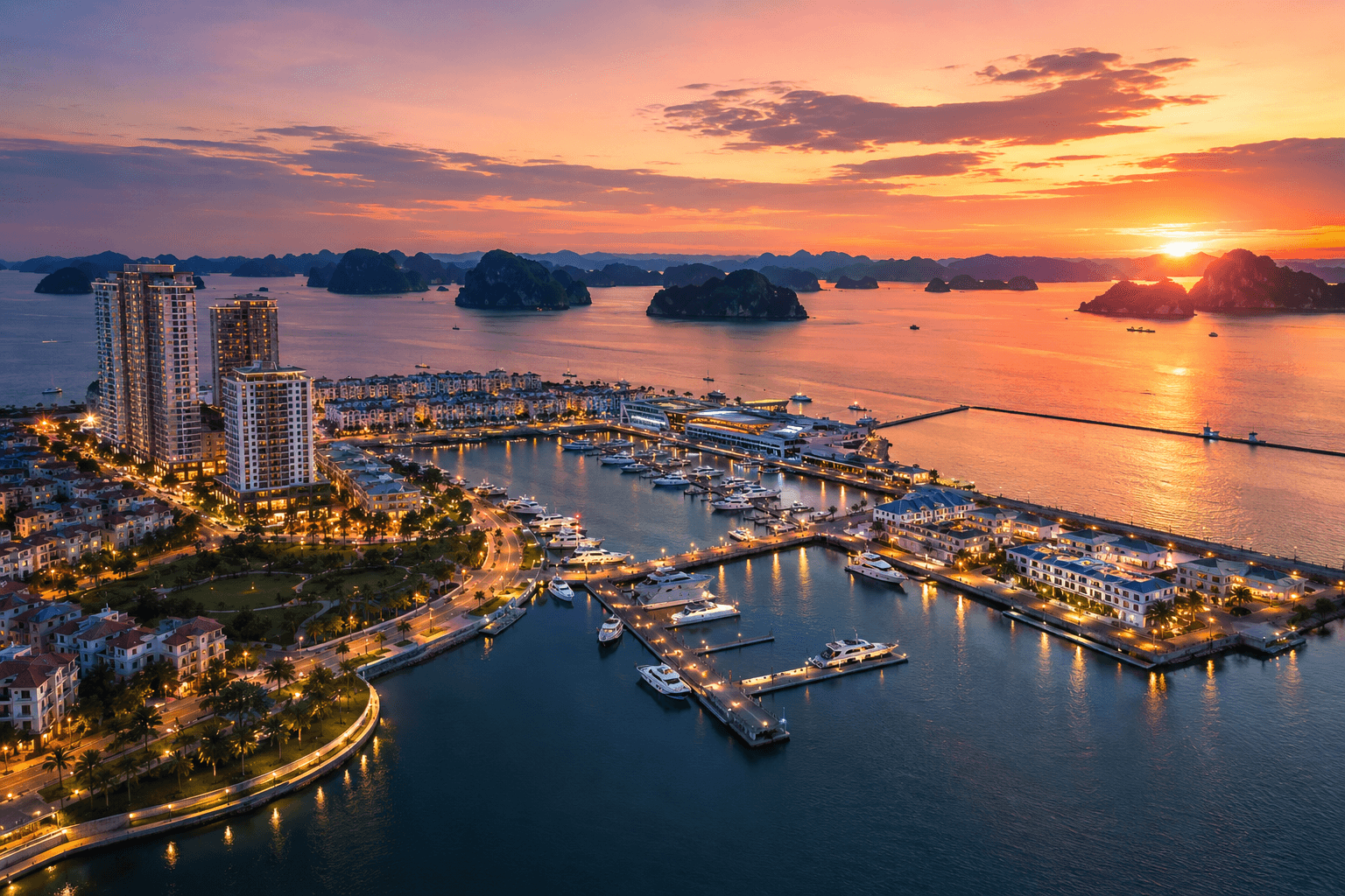 Bến cảng Hạ Long lúc hoàng hôn
